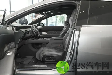 科技与舒适兼具：蔚来 ET9 2025 款 102kWh 的行政级体验-2