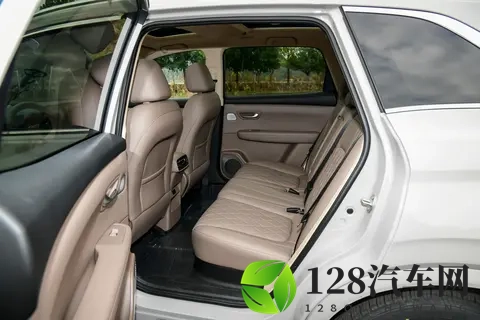 1198 万起售，它凭啥成为家用 SUV 的性价比之选？-3