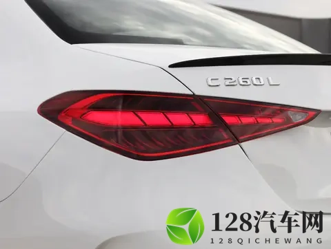 全系切换20T!2026款奔驰C级实车到店,C260L标配柏林之声-3