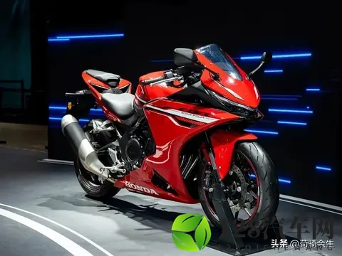 本田2026款携E-Clutch电控离合亮相，CB500四缸版明年入华？-2