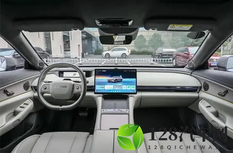 20 万 级纯电轿车选 购攻略：星途星纪元ES如何做到入门即满 配-2