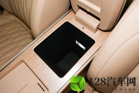 飞鱼底盘20+猎鹰辅助驾驶，操控扎实，这款增程中大型SUV家用香-2