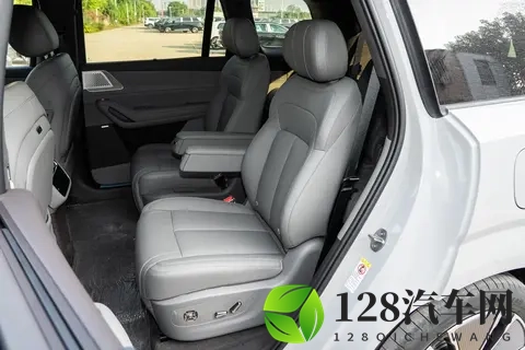 腾势 N8L DM 体验：车长5200mm，配齐冰箱沙发大彩电，大六座SUV值吗-3