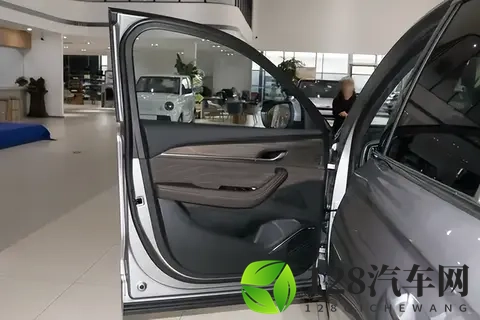 试驾星越L，20T+8155芯片，安全配置拉满，家用SUV新标杆-1