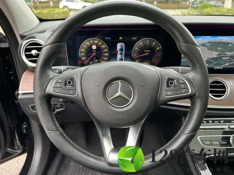 豪华价值感与智能体验拉满，岚图泰山3799万起售-1