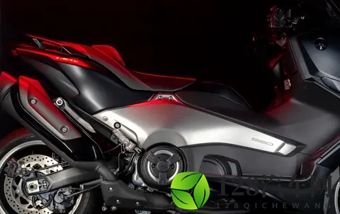 雅马哈TMAX推出25周年纪念版，这款“三缸踏板”怎么这么牛呢？-1