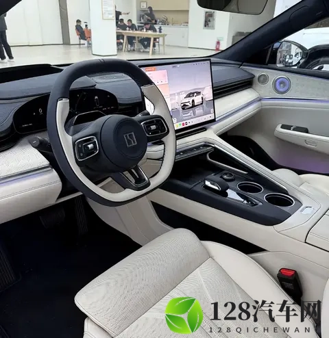 等了四年的车终于到手，同事的焕新极氪001终梦圆-3