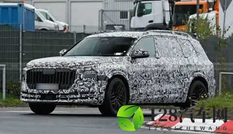 迈巴赫GLS的竞品，奥迪Q9霍希版谍照！品牌新旗舰SUV，真男人开V8-2
