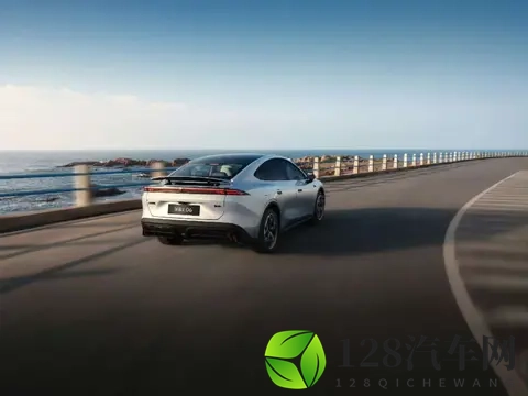 深蓝卖力赚吆喝,销售却一问三不知,L06如何撼动海豹与MONA M03?-1