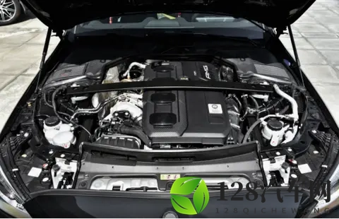 零百加速43秒，价格有所下调，26款奔驰C级AMG上市-3