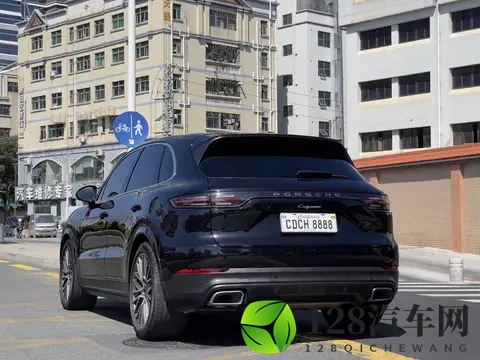 63万多拿下22年保时捷Cayenne，体验速度与豪华-3