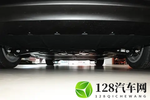 从销量巅峰到停产清仓，大众途锐经历了什么？-1