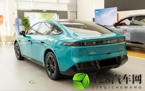 更时尚更激进,东风奕派eπ007+该有的全都有,预售1499万起-2