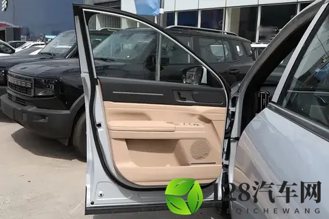 10-14万能买到硬核安全？家用大七座SUV真实测试告诉你答案-2