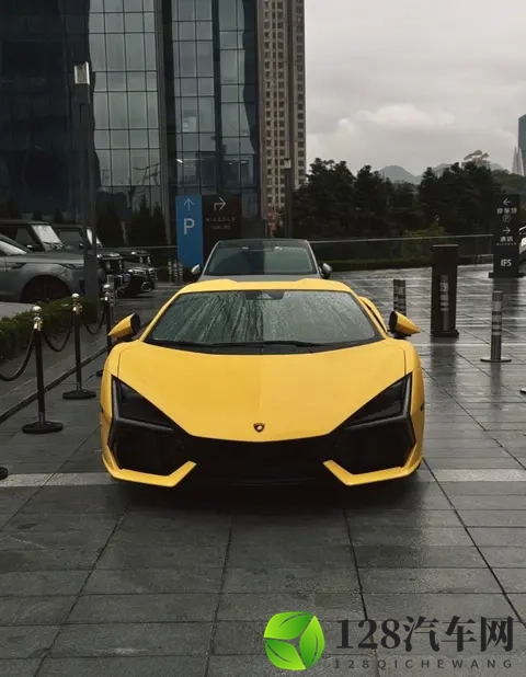 锋芒破界，艺术与空气动力学的巅峰——兰博基尼Revuelto设计美学-3