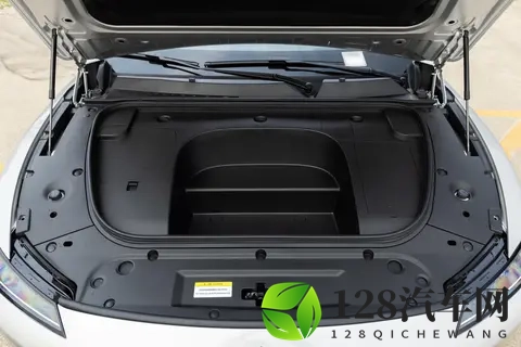 东风奕派eπ007+：新能源轿跑新风向，科技与实用齐飞-3