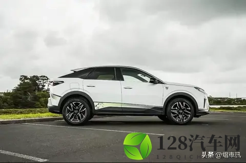 小改款标致3008GT版亮相!外观时尚,配置升级,新增16T插混动力-2