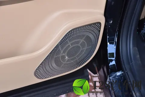 1398万起,四驱+230km纯电续航,蓝电E5 PLUS还送轮上三室一厅-1