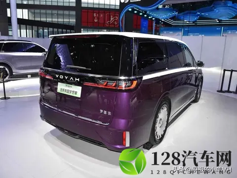 岚图推四座新MPV，价格卡在极氪之下，高端用户真会买单吗？-1