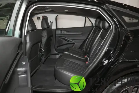 年轻人买车别着急，先看看这款B级车，20T+8AT，价格实惠-1