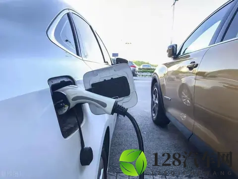 想买车先听我一句劝：普通人真的别买新能源车，5年后你会感谢我-3