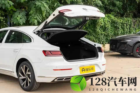 大众CC 2026款，四款配置详解，有哪几大优势？-1