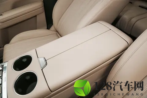 15万级插混大七座SUV，山海L7PLUS适合家庭出行-1