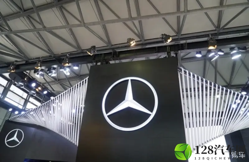 奔驰 GLB 新内饰被喷 “廉价,网友怒怼 被国产带偏-1