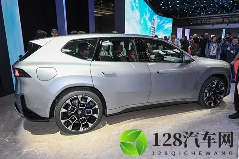 审美回归?宝马首款“大鼻子”上线,最大限度还原概念车!-3