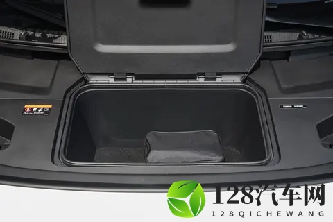 极氪009：国产高端MPV的崛起，比库里南还霸气？-2