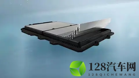 李云飞炮轰同行：为续航用三元锂，安全要不要？-1