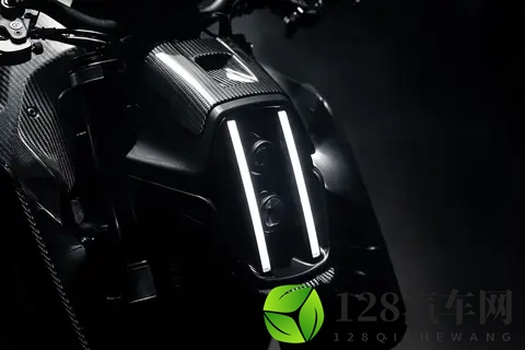 2026 巴博斯 1400 R 限量签名版将 KTM 的 Brabus 配套产品推向美国市场。-1