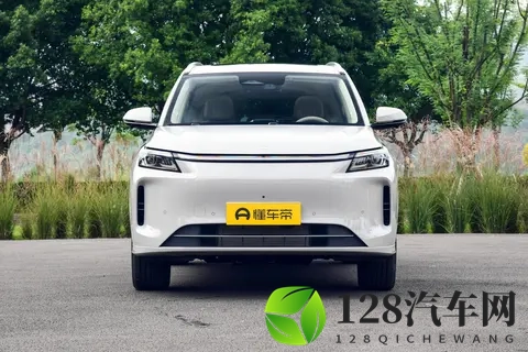 230km纯电续航+全时四驱！第三代蓝电E5 PLUS 自带露营大床房   喜欢吗-3