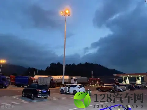 一个新手自述：开车1年半后，才知道晚上跑高速才是最安全的！-2