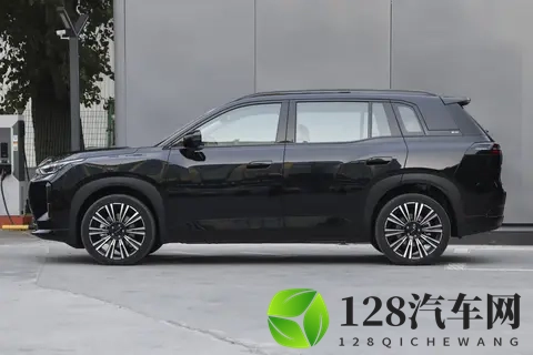 家用新能源SUV新选择！广汽埃安i60店内体验，不虚标不浮夸-2