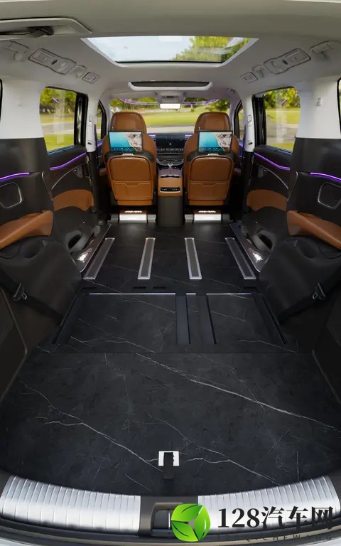 腾势 D9 地板选对超省心！带娃用这航空铝地板，耐磨抗造还显高级-2