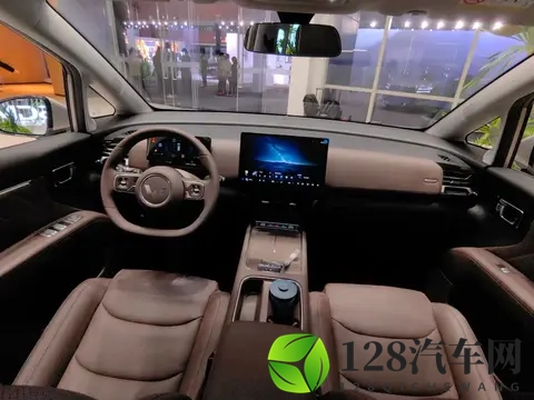 家用MPV新宠儿，五菱星光730售71万起-2