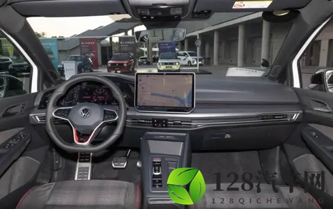 想买性能“小钢炮”，不妨看看26款高尔夫GTI，德系调校有韵味？-1