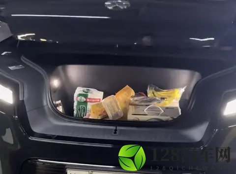 蔚来ES8的前备舱，230L大容积，用起来有多爽？-3