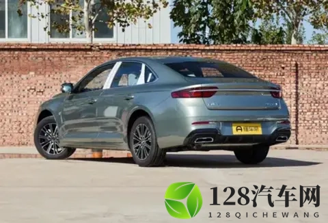 秋天买车纠结症又犯了？这台中国轿车让我重新认识豪华二字-1