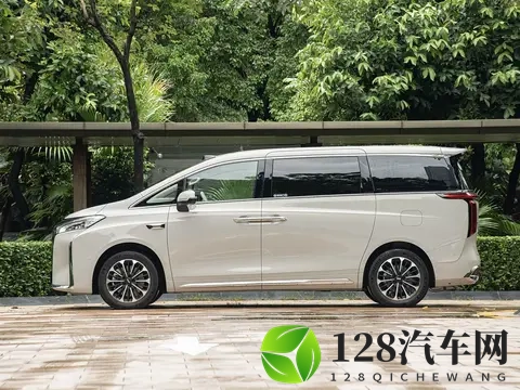 这款插混MPV不足29万起！配激光雷达+四块大屏，后排独立航空座椅-2