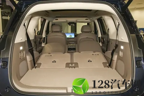 长超5米2的“王炸”SUV,6座+增程,纯电续航超400km,有必要吗?-1