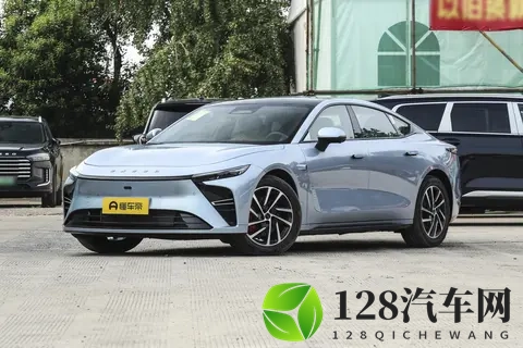 手握15万预算犯愁?这款车续航1645km,还有万元补贴真贴心!-1