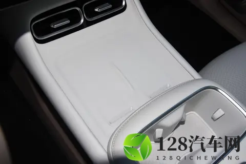 ET5T拼智能，奥迪E5 Sportback驾控定义豪华-1