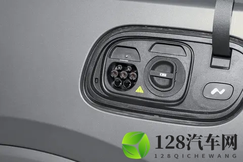 乐道L90 2025款 六座版Pro:大空间+灵活布局+成熟换电体系,香!-1