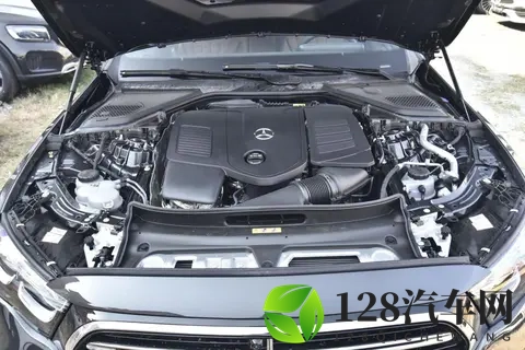 2026款奔驰长轴距E级上市，新增经典版仅售4299万，剑指宝马5系-3