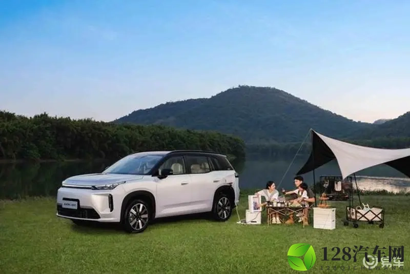 1098万起的SUV 埃安i60增程版两款车型配置对比 家用谁更合适?-1