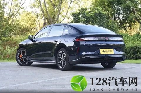 10万插混银河A7和荣威M7 DMH怎么选？-1