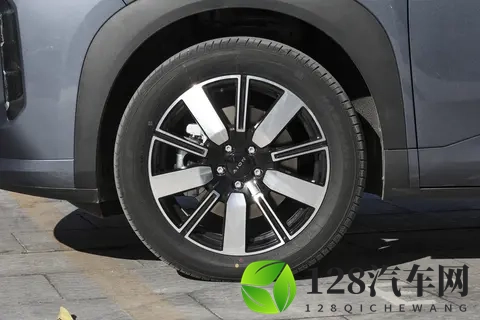 12万级家用混动，三套AI调节系统，亏电油耗55L-1