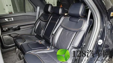 福特探险者新车型上市，外观很硬朗，5座，23T动力，10AT+四驱-1